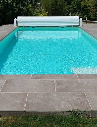 Stoneware for swimming pools
